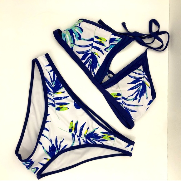 Cupshe Other - Cupshe bikini white floral navy trim Medium